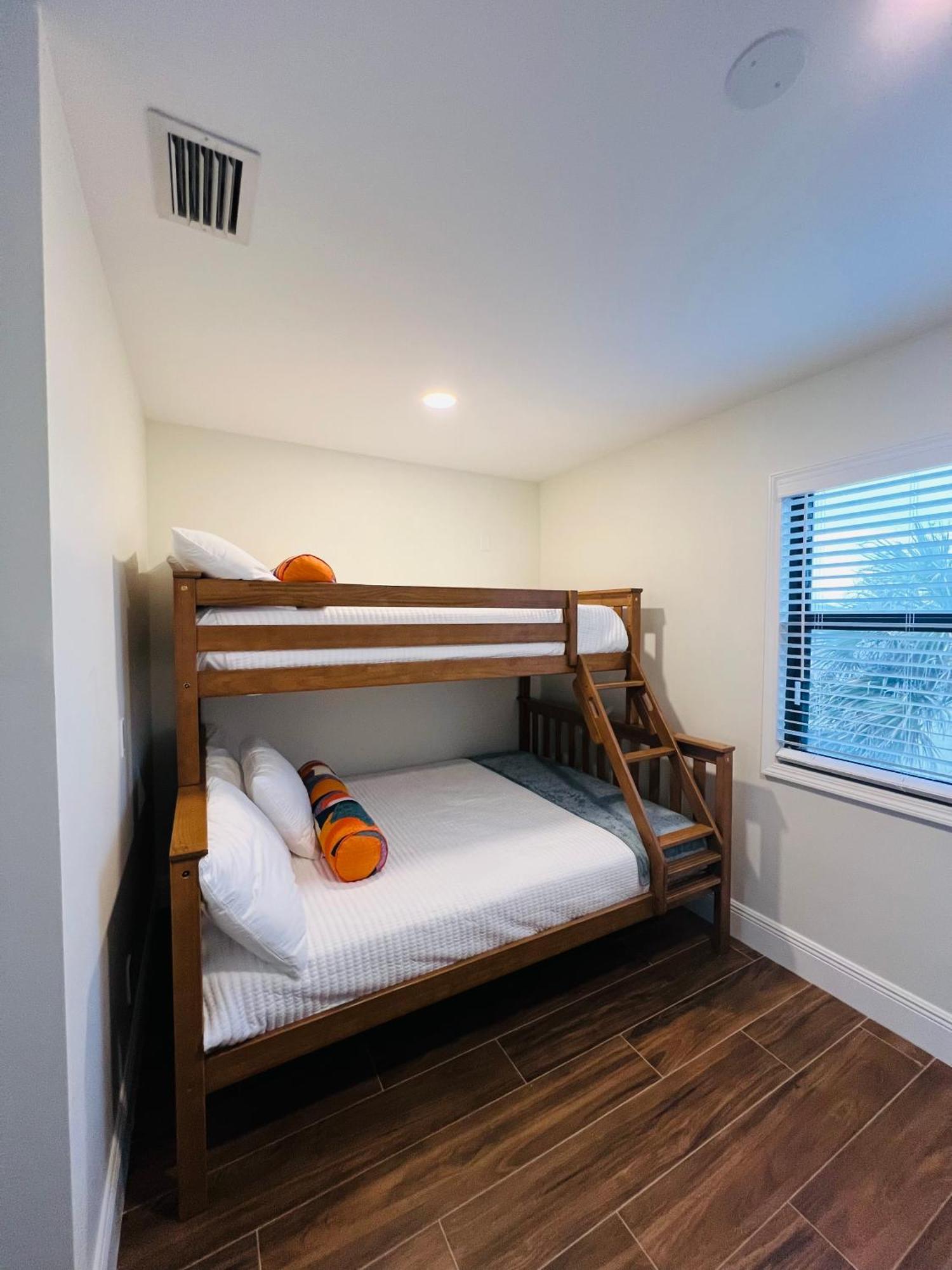 Melbourne Beach Resort Bagian luar foto